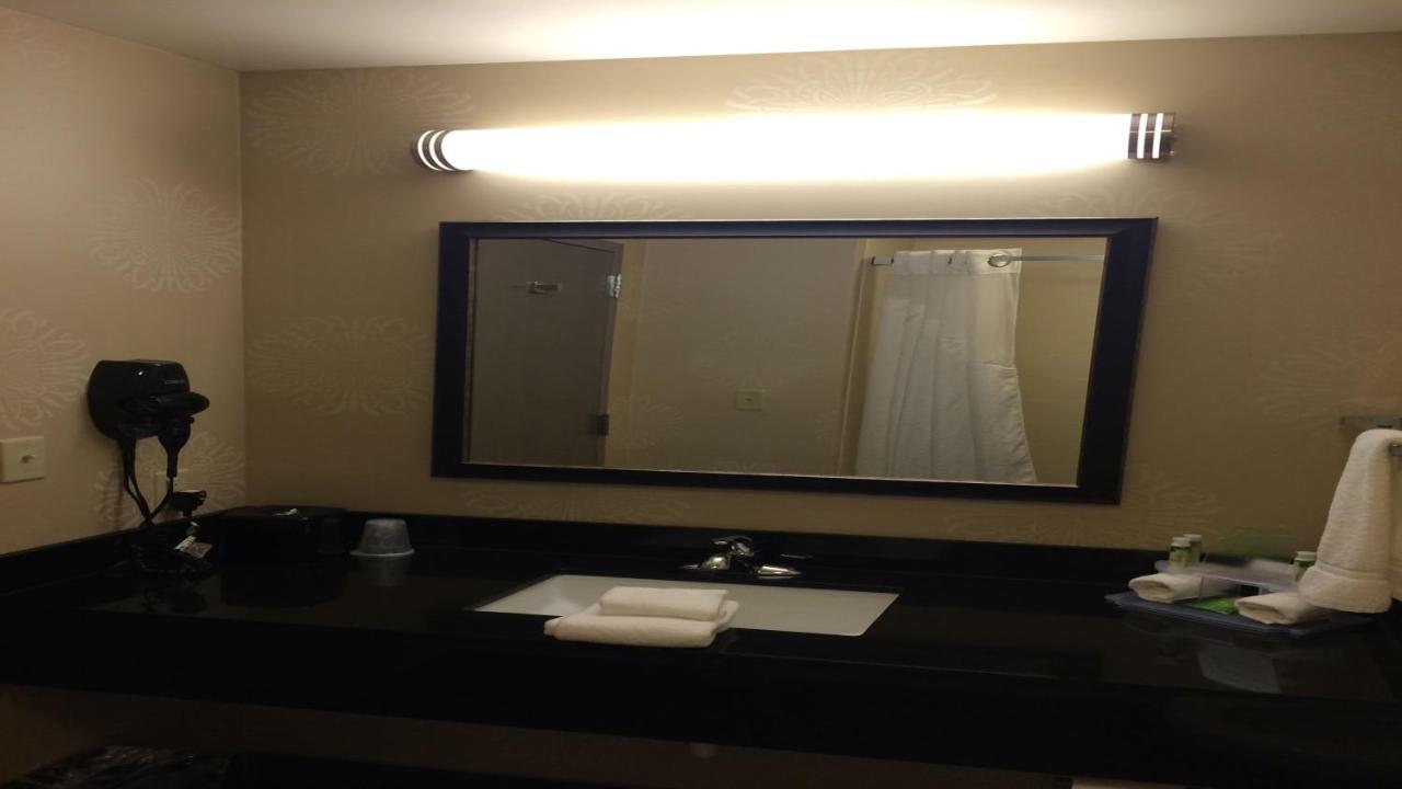 Twin Holiday Inn Guin By Ihg מראה חיצוני תמונה