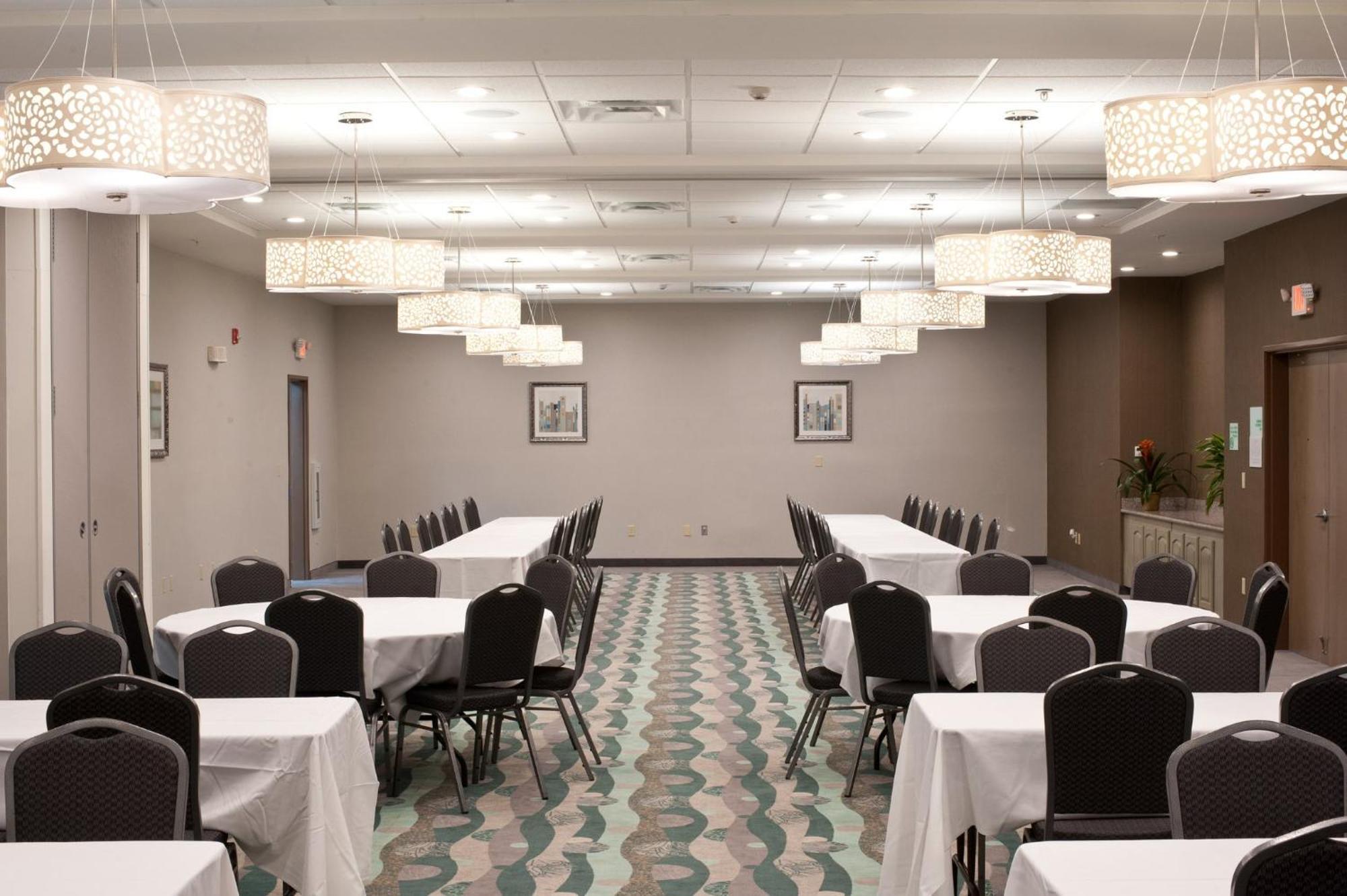 Twin Holiday Inn Guin By Ihg מראה חיצוני תמונה