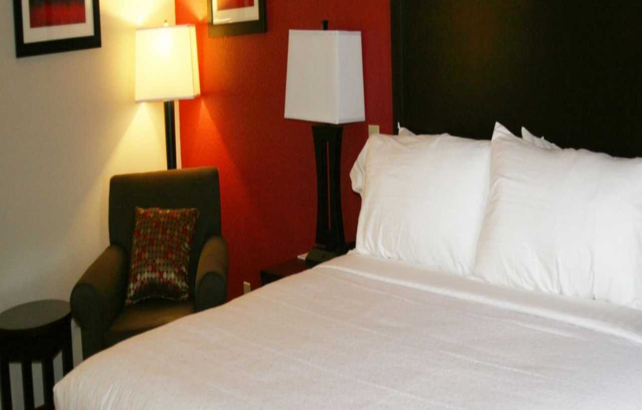 Twin Holiday Inn Guin By Ihg מראה חיצוני תמונה