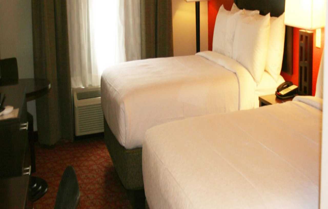 Twin Holiday Inn Guin By Ihg מראה חיצוני תמונה
